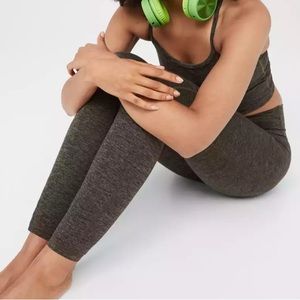 EUC Offline By Aerie The Hugger High Waisted Pocket Legging - Olive Daze